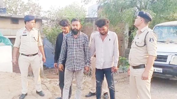 फरार कांग्रेस नेता थवाईत गिरफ्तार