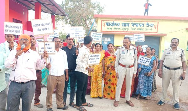 टीला गांव में अवैध शराब-गांजा बेचने पर 5 हजार जुर्माने का निर्णय