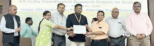 कृषि विवि को सर्वश्रेष्ठ सोयाबीन अनुसंधान केंद्र का राष्ट्रीय पुरस्कार