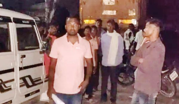 ओवरटेक के दौरान स्कार्पियो से टकराई बाइक, सडक़ पर गिरे युवक को ट्रक ने कुचला, मौत