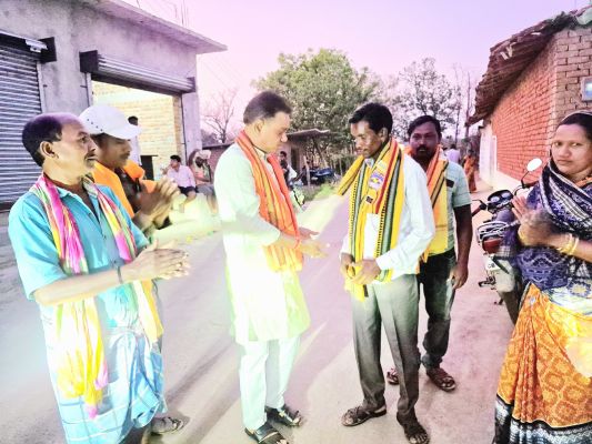 गांव चलो घर घर चलो अभियान, योजनाओं की जानकारी दी