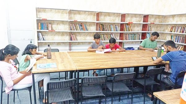 सांकरा में बाबा साहब की याद में संचालित है  800 पुस्तकों का नि:शुल्क पुस्तकालय