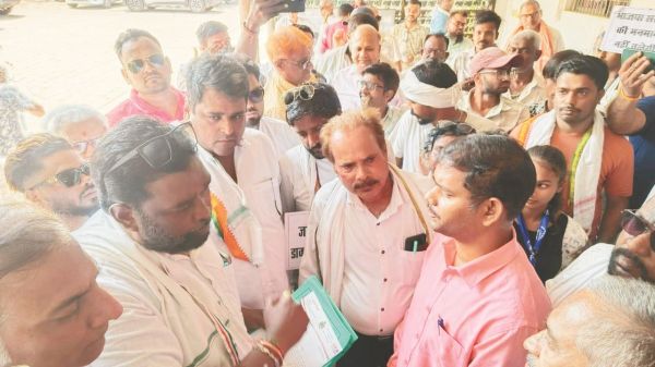 निगम घेराव से पहले ही आयुक्त को अनुपस्थित कराया गया - संतोष