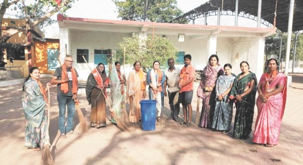 भाजपाइयों ने की महामाया मंदिर की सफाई