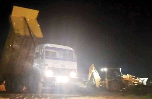 प्राचीन तालाब के अवैध समतलीकरण पर निगम सख्त, ठेकेदार को नोटिस