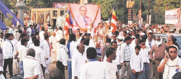 अंबेडकर की जयंती पर शोभायात्रा निकाली