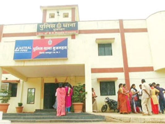 स्कूल का चपरासी दोस्त की बाइक लेकर चंपत, एफआईआर