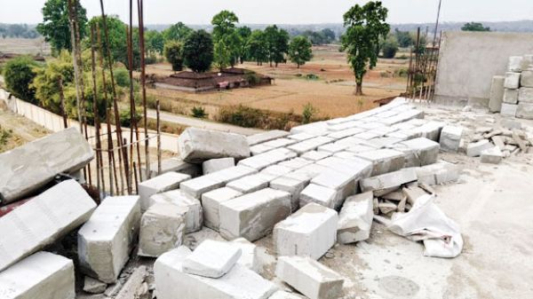 निर्माणाधीन एकलव्य विद्यालय की रेलिंग गिरने पर जांच के आदेश, तीन दिन में मांगी रिपोर्ट