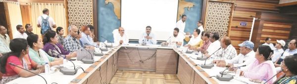 शिक्षा के क्षेत्र में दुर्ग को मॉडल जिला बनाएं-गजेन्द्र यादव