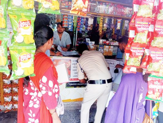 पान ठेलों पर जुर्माना