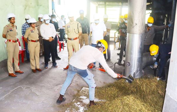 जब्त 5 करोड़ के  गांजे को नष्ट किया