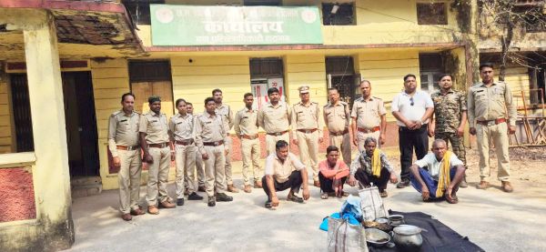 कुत्तों से बचाया, खुद मारकर खा गए चीतल, 5 आरोपी गिरफ्तार