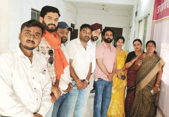 नारी शक्ति के सम्मान में भाजयुमो ने चलाया हस्ताक्षर अभियान