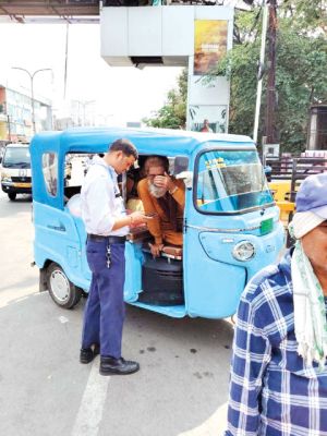 नो पार्किंग, रॉन्ग साइड ड्राइव और जाम करने वाले 350 ई रिक्शा, आटो पर कार्रवाई