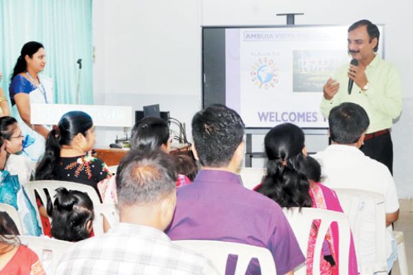 अंबुजा विद्यापीठ में अभिभावक अभिविन्यास सत्र