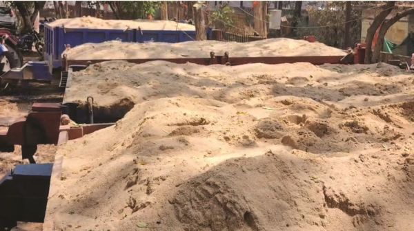 अवैध रेत परिवहन, 5 ट्रैक्टर-ट्रॉली जब्त