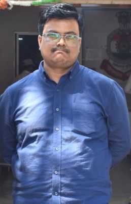 देर रात चल रहा था  अवैध शराब का खेल,  संचालक गिरफ्तार