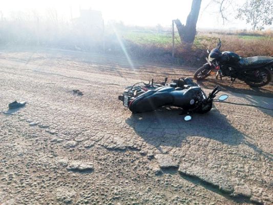 सडक़ का हाल बदहाल, 15 गांवों के ग्रामीण प्रभावित