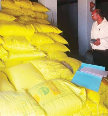 कृषि सेवा केंद्रों के निरीक्षण में  मिलीं अनियमितता, नोटिस