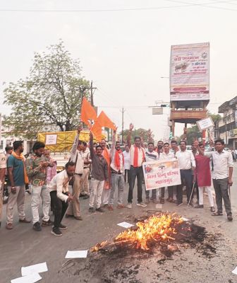 बजरंग दल ने फूंका पुतला, ज्ञापन सौंपा