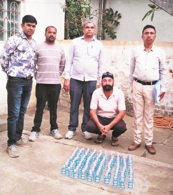 महाराष्ट्र की देशी दारू संत्री जब्त