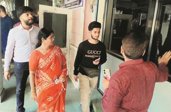 किराए पर संचालित दुकानों पर होगी कार्रवाई, सभी को नोटिस जारी करने के निर्देश