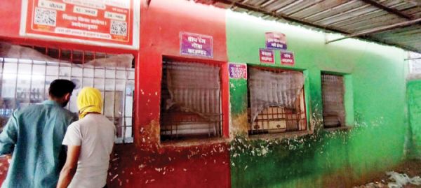 दुकानों से देशी शराब गायब, अंग्रेजी पीने मजबूर