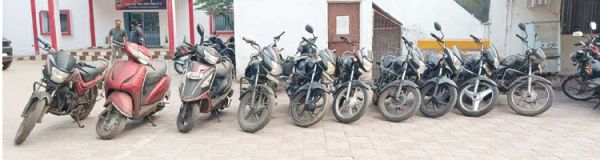 बीटेक बाइक चोर गिरफ्तार, 13 जब्त