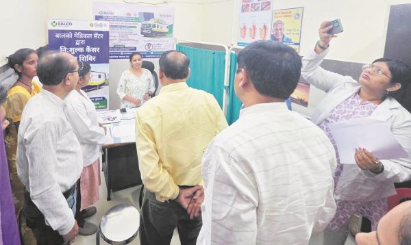 सोमनी शिविर में नि:शुल्क 30 महिलाओं का हुआ टेस्ट