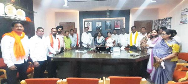 महापौर ने किया बजट क्रियान्वयन, 3 स्कूलों में राशि का वितरण