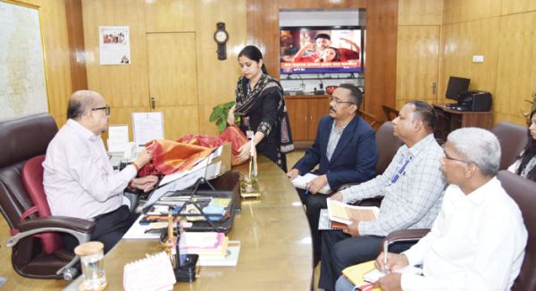 डेका ने असम के हाथकरघा माडल अपनाने कहा, एक माह में रिपोर्ट मांगी