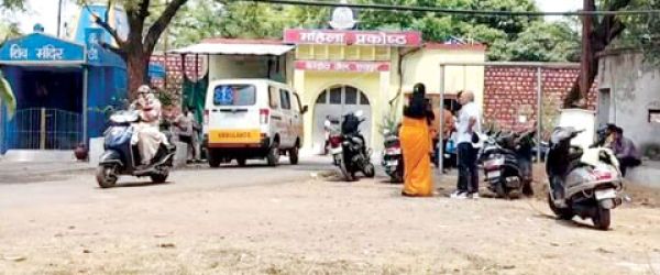 जेल में बंद महिला ने नस काटी 5 दिन बाद अस्पताल में भर्ती कराया गया