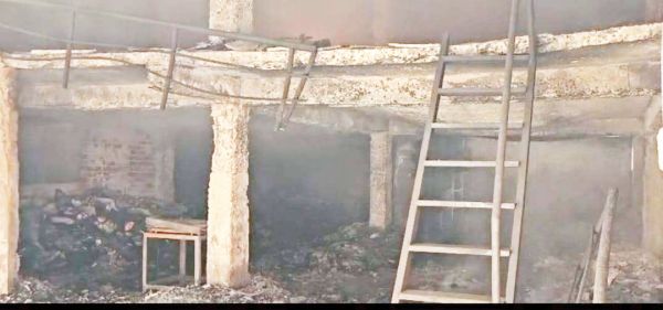 प्लास्टिक-पटाखा गोदाम में आग, 18 घंटे बाद काबू