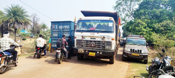 भारी वाहनों के परिवहन से हादसे की आशंका