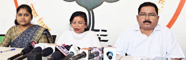 महिला आरक्षण केमुद्दे पर कांग्रेस पर निशाना