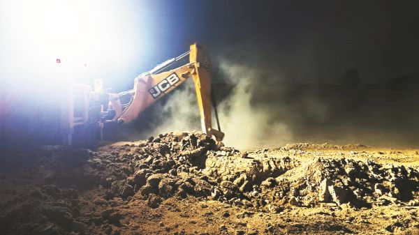 अवैध रेत उत्खनन : तोड़ा गया रैम्प, 2 माजदा जब्त