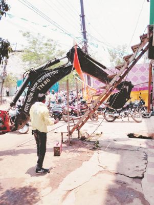 निगम की टीम ने हटाया अतिक्रमण