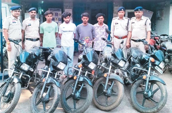 दोपहिया चोरी करने वाला गिरोह पकड़ाया