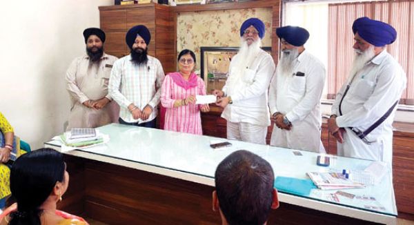 151 सिख बच्चों के लिए 22.35 लाख की फीस दी एसजीपीसी ने