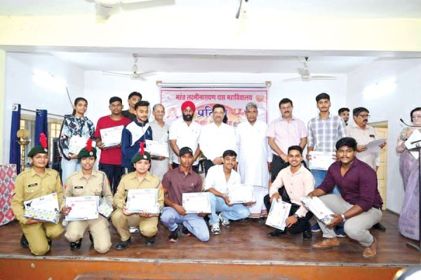 खेल, एनएसएस, एनसीसी के 271 छात्र पुरस्कृत