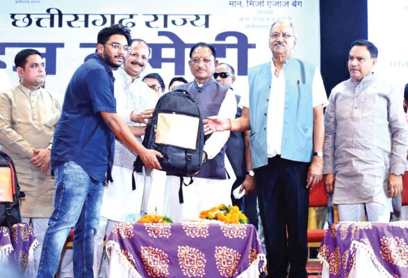 इस बार 815 यात्री हज पर जा रहे, सीएम ने मुबारकबाद के साथ सौंपे फस्र्ट एड किट