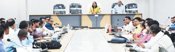 मुख्यमंत्री स्वस्थ बस्तर अभियान के प्रगति की कलेक्टर ने की समीक्षा