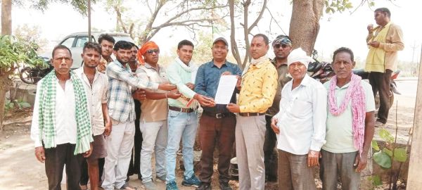 बिजली समस्या, किसानों ने फिर सौंपा ज्ञापन