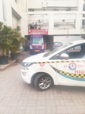 22 मिनट में जीवन की दौड़: ट्रैफिक पुलिस ने ग्रीन कॉरिडोर बनाकर बुजुर्ग मरीज को पहुंचाया रायपुर