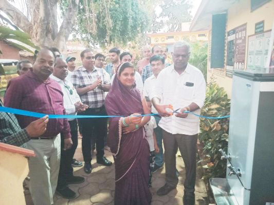 अस्पताल में वाटर फ्रीजर दान