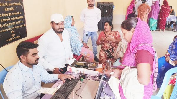 बसंतपुर वार्ड के केवाईसी शिविर में उमड़ी भीड़