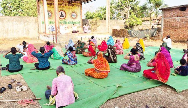 महरूम में प्रतिदिन योगाभ्यास