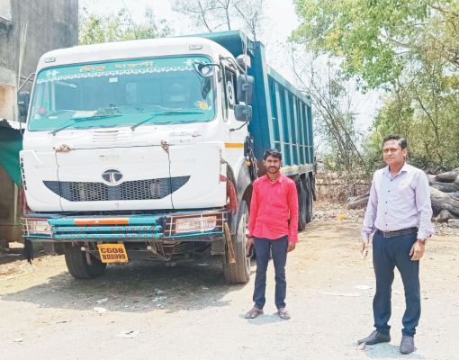 बैरियर के समीप रेत का अवैध परिवहन, हाईवा जब्त
