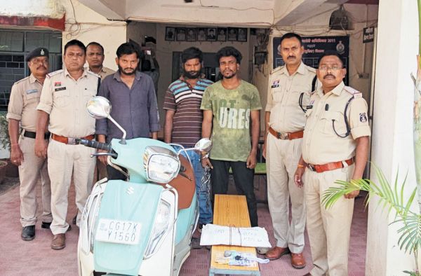 नशीली दवा जब्त, 3 आरोपी गिरफ्तार