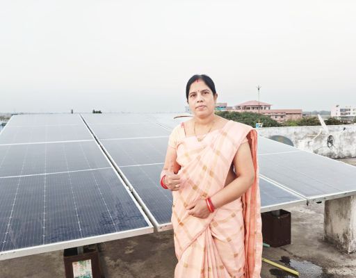 सोलर पैनल अपनाकर देवश्री साहू बनीं आत्मनिर्भर, बिजली बिल से मिली पूर्ण मुक्ति